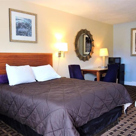 Windsor Motel Ґротон Екстер'єр фото